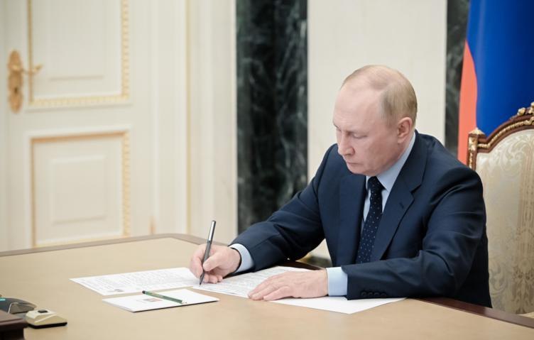 Путин подписал закон обязывающий с марта 2026 го предупреждать в рекламе энергетиков о вреде их чрезмерного потребления