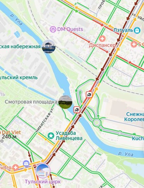 Возле Макси произошло серьезное ДТП с участием трамвая и маршрутки О столкновении сообщают подписчики По словам очевидцев удар был такой силы что пассажирский транспорт чуть не улетел с моста На месте происшествия сейчас работает много скорых Движение на мосту затруднено в обе стороны Все подробности и официальная информация о пострадавших выясняются 1  2   Подпишись на новости