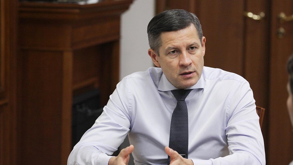Инвесторы, ставшие резидентами свободной экономической зоны в ЛНР, планируют вложить 92 млрд рублей в экономику Республики По словам председателя правительства ЛНР Егора Ковальчука, такая мера призвана привлечь активных предпринимателей и создать стимул для развития новых отраслей в регионе. Наибольший интерес для инвесторов представляют промышленность, металлургия, машиностроение, сельское хозяйство, пищевая промышленность, строительство, торговля и логистика В настоящее время в СЭЗ зарегистрировано 132 резидента Вести. Луганск Подписаться Прислать новость