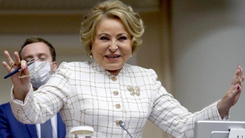 Делегации стран Европы бойкотировали речь Матвиенко в Женеве  Председатель Совфеда Валентина Матвиенко заявила, что никак не реагирует на «перформансы» европейских политиков, которыми они встречают российские делегации на международных саммитах, пишет kommersant.ru.