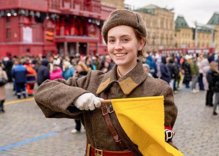 Иммерсивный музей под открытым небом, посвящённый Параду Победы 1945 года, будет работать на Красной площади в Москве с 21 по 24 июня. Экспозиция займёт более 16 тысяч квадратных метров.