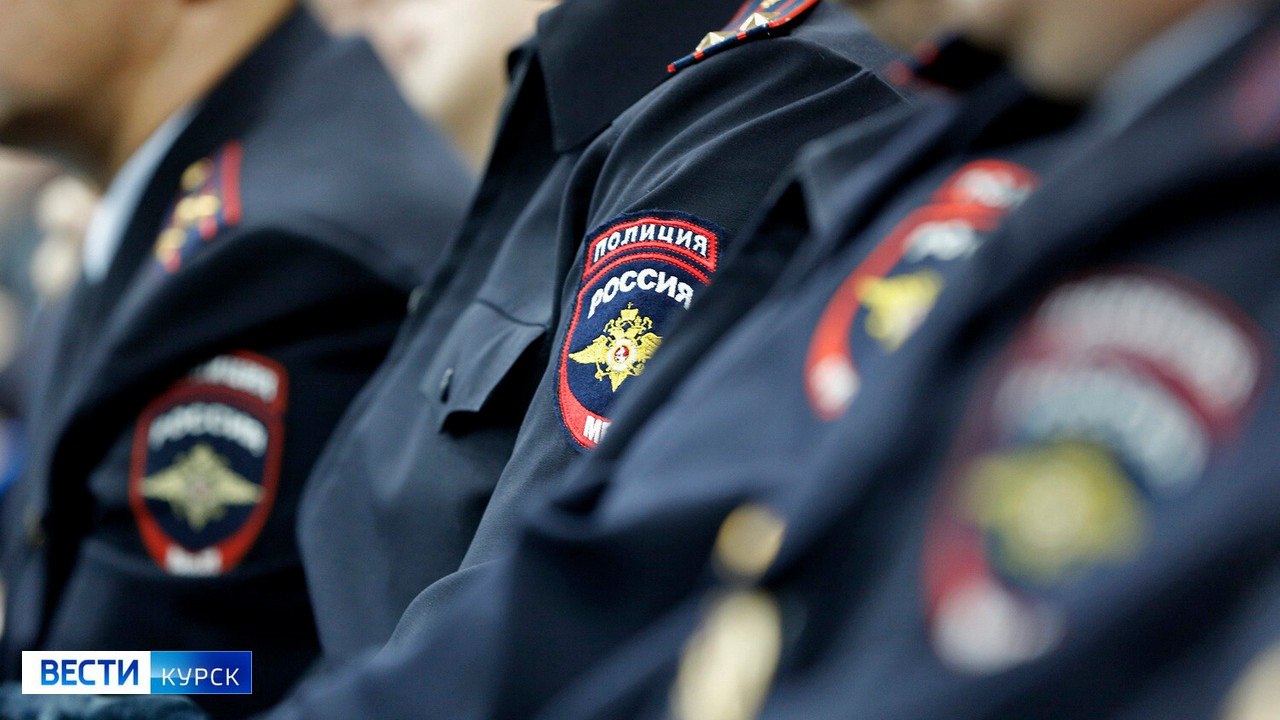 Новый факт незаконной регистрации мигрантов выявили в Курской области   Полицейские проверили 165 мест, выявлен 21 факт фиктивной регистрации. Возбуждено 6 уголовных дел о фиктивной постановке на миграционный учет.   В Золотухинском районе выявлен случай организации канала нелегальной миграции. Установлено, что гражданин уже привлекался к административной ответственности за предоставление ложных сведений при осуществлении миграционного учета и за нарушение порядка привлечения к трудовой деятельности иностранных граждан.   Обнаружено 107 нарушений правил въезда/выезда и 49 нарушений порядка трудовой деятельности.    Из страны выдворены 3 иностранки, одна из которых въехала по паспорту болельщика в 2019 году.    Всем иностранцам разъяснено право на так называемую амнистию, то есть льготное оформление всех необходимых разрешений и патентов. Государство предоставило на это время до 30 апреля. Те, кто не успеет легализоваться, должны будут покинуть страну.    «Вести.Курск». Только проверенная информация.