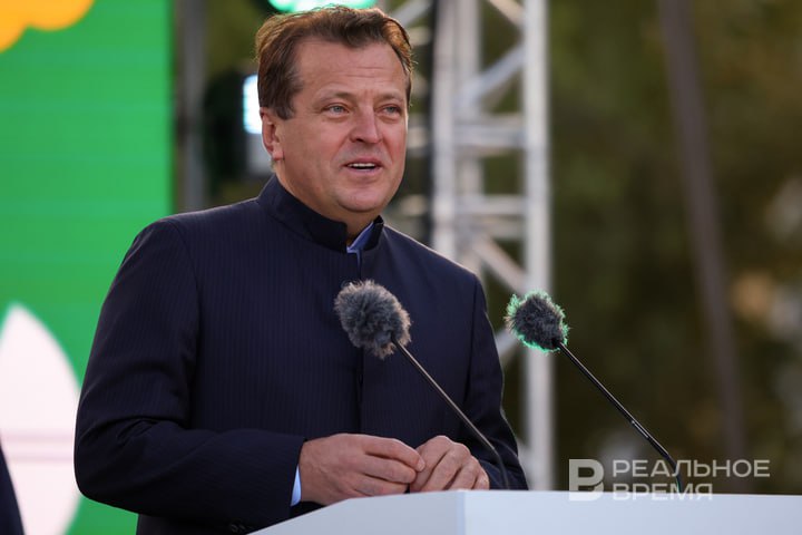 Мэром Казани переизбрали Ильсура Метшина Голосование прошло в новом формате Для депутатов организовали избирательный участок на котором они проголосовали за одного из четыре кандидатов на должность мэра 41 голос за отметили на заседании Метшин занимает пост главы Казани с апреля 2006 года Подпишитесь на Реальное время