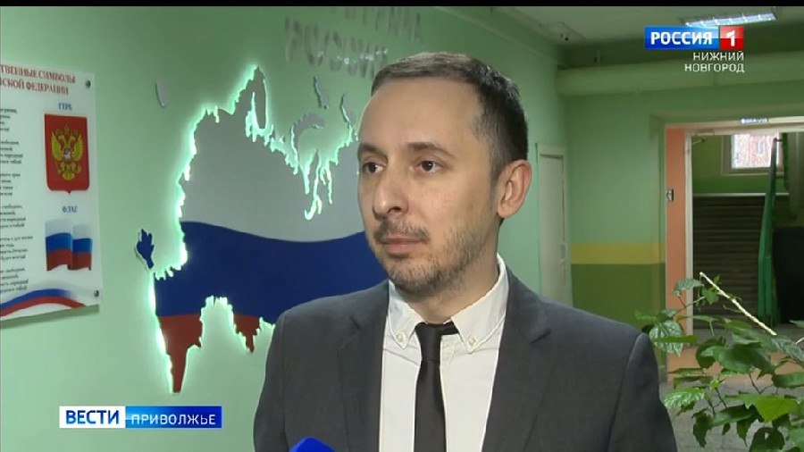 Давид Мелик Гусейнов объявил об уходе с поста генерального директора Пари НН Давид Мелик Гусейнов сообщил об этом на своей странице в соцсетях Я очень благодарен Нижнему Новгороду за то что он принял меня и дал возможность быть его частицей Красивый мудрый культурный город вся его область люди живущие тут всё это особенное и не может быть сравнимо с чем то ещё Уверен что центр духовной силы и православной веры сосредоточен именно здесь где Святая Русь ощущается на каком то физическом уровне Ради единой важной цели тут могут объединяться и побеждать так было в истории так есть и сейчас Пост генерального директора ФК Пари НН Давид Мелик Гусейнов занимал 2 5 года До этого в период пандемии он возглавлял министерство здравоохранения Нижегородской области и был заместителем губернатора Прислать новость gtrk nn