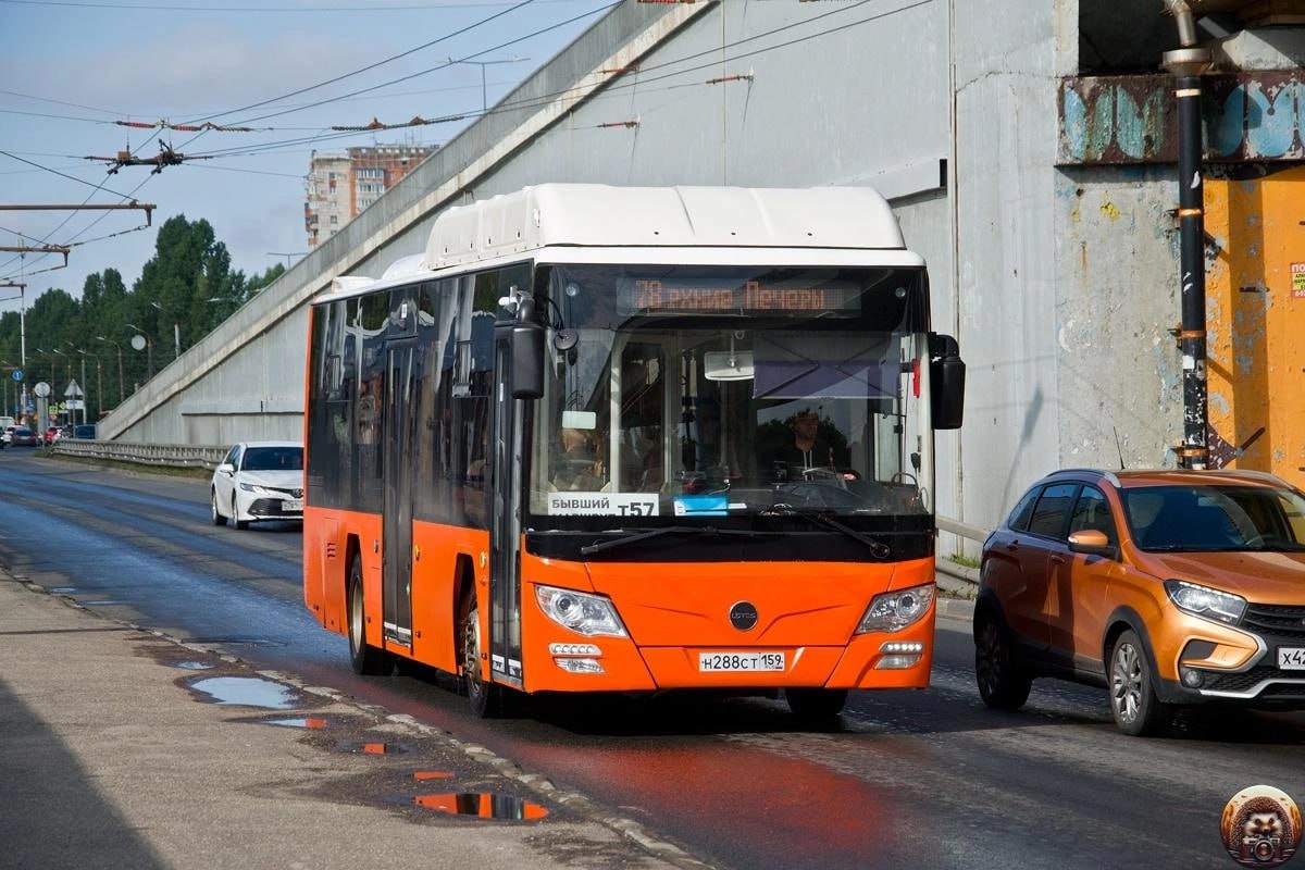 На улицы Нижнего вышел автобус Lotos купленный в Перми Его заметили на маршруте 78 который связывает Красное Сормово и Верхние Печёры пишет паблик Общественный транспорт Нижнего Новгорода Летом в наш город привезли партию из 20 Лотосов Пока ходит только один из них и тот со старым госномером В Перми их ругали за небольшую вместимость в салонах две двери и 21 сиденье В ответ местный дептранс пообещал ужесточить требования к габаритам автобусов Lotos будут эксплуатироваться в группе компаний Дмитрия Мещерякова Фото Ёж охота Подпишись Предложи новость