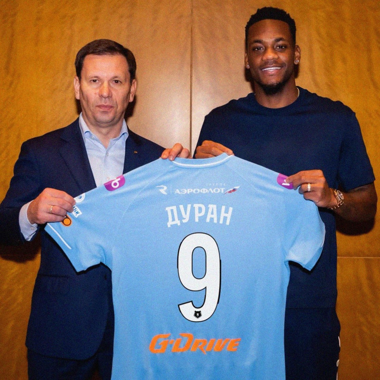 Спортивный вызов в 22 года Джон Дуран объяснил свой переход в Зенит Успев поиграть в МЛС Саудовской Аравии и Турции нападающий заявил что перебрался в Россию исключительно ради футбольных амбиций