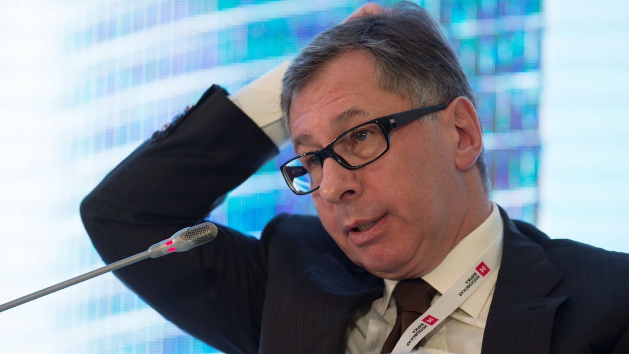 Российский предприниматель Петр Авен просит латвийскую полицию возбудить уголовное дело против главы МИД республики по обвинению в клевете. Поводом стало заявление Байбы Браже изданию Diena. По мнению бизнесмена, она "необоснованно обвиняет его в коррупции и отмывании денег". В 2024 году Европейский суд общей юрисдикции постановил исключить Авена из санкционных списков Евросоюза. МИД Латвии предлагал Совету ЕС обжаловать это решение.