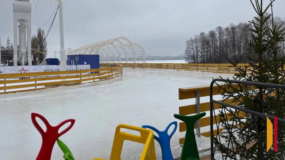 В Воронеже из за обильного снегопада закрыли каток на Адмиралтейской площади Каток закрыли поскольку техника для заливки льда не может быть допущена на площадку О возобновлении работы катка будет сообщено дополнительно Мы в Мах