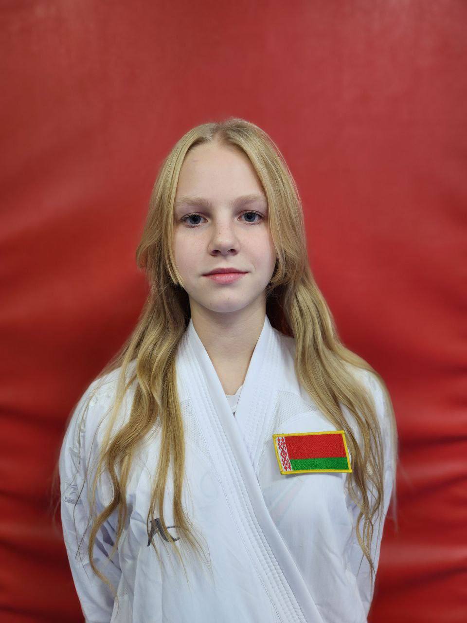 Каратистка из Витебской области выиграла медаль чемпионата Европы среди юниоров и молодежи Оршанка Алина Лобацевич завоевала бронзовую медаль чемпионата Европы по карате среди юниоров и молодежи который проходит в Лимасоле Кипр  В состязаниях девушек до 18 лет наша землячка в весовой категории до 59 кг победила соперниц из Чехии Эстонии и Люксембурга Затем в полуфинале уступила датской каратистке В утешительной стадии оршанка победила словацкую спортсменку а в поединке за бронзу сверстницу из Португалии Поздравляем нашу землячку с успехом Сайт TikTok VK Instagram YouTube ОК Стикерпак ВВ Чат бот