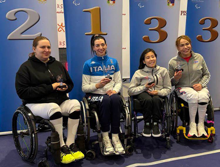 Во второй день соревнований этапа Кубка мира по фехтованию на колясках российские паралимпийцы пополнили копилку наград Серебряную медаль завоевала Ирина Мишурова на рапире категория B Поздравляем Ирину с завоеванием медали и желаем всей команде новых побед в предстоящих стартах Подписаться на ПКР Поддержать канал голосом