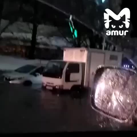 Циклон вызывает наводнения и проблемы с транспортом в Петропавловске Камчатском