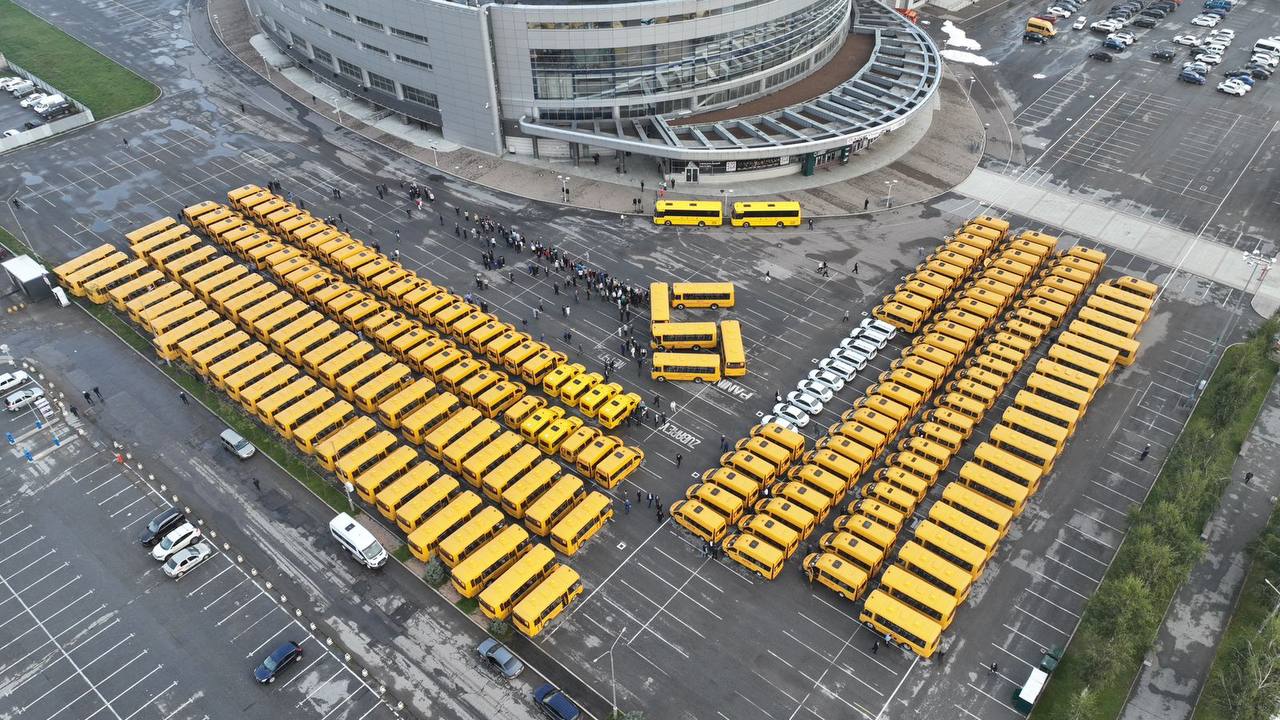 Более 200 автобусов сегодня передали директорам сельских и городских школ республики Подпишитесь на ufa rb