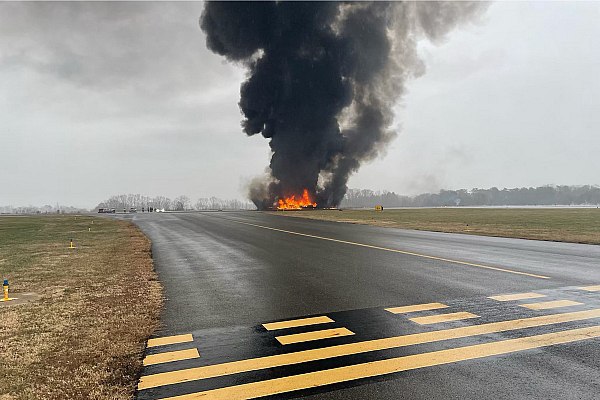 В США разбился бизнес джет Cessna 550 Двухмоторный бизнес джет Cessna 550 разбился в штате Северная Каролина Об этом сообщает ТАСС со ссылкой на телеканал Fox News По его сведениям воздушное судно разбилось вскоре после вылета из аэропорта в округе Айрделл около 10 20 по местному времени 18 20 мск Самолет принадлежит компании GB Aviation Leasing которой владеет бывший гонщик Национальной ассоциации гонок серийных автомобилей NASCAR Грегори Биффл В результате произошедшего есть погибшие однако их число и личности пока не раскрываются Расследованием катастрофы занимается Национальный совет по безопасности на транспорте NTSB aviaru net n290967