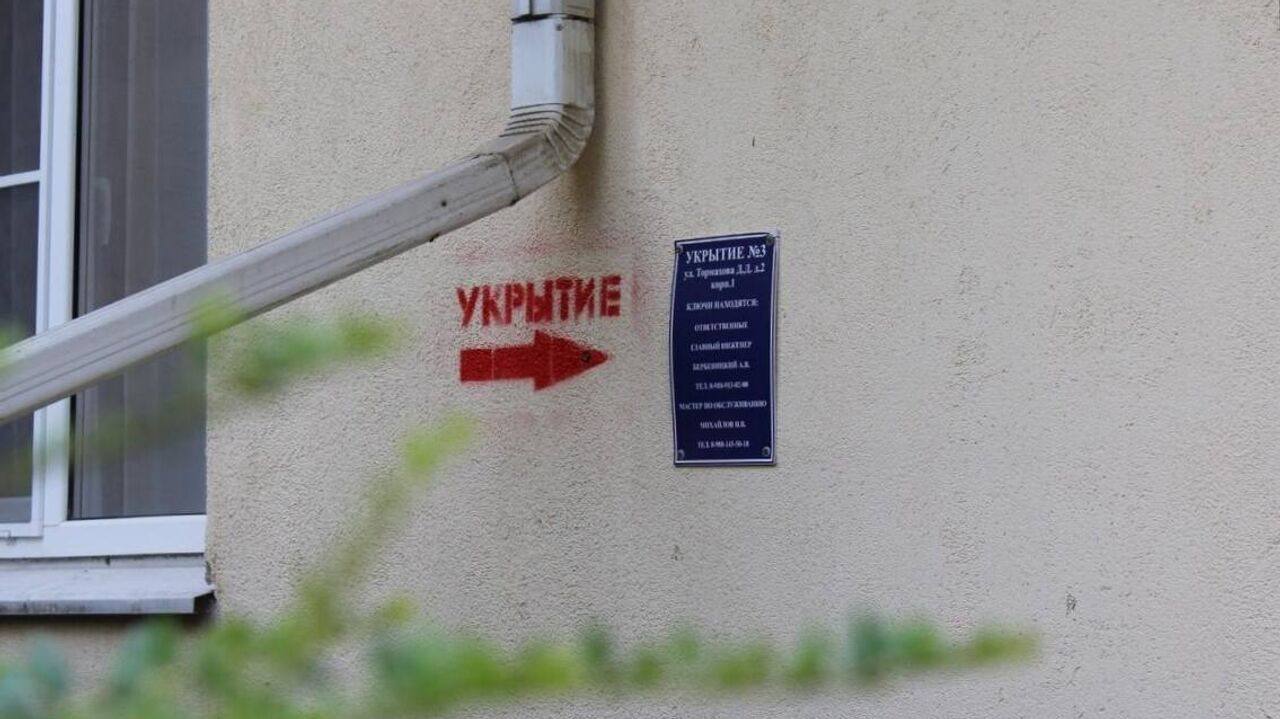 Отдыхающих эвакуируют с пляжей Сочи Такое решение превентивные меры принятые из за атаки на Кубань сообщает оперштаб региона По словам мэра города Андрея Прошунина ситуация в Сочи штатная и в случае реальной угрозы во всех районах включат системы оповещения 0   Подписаться на РИА Новости Крым в Telegram MAX