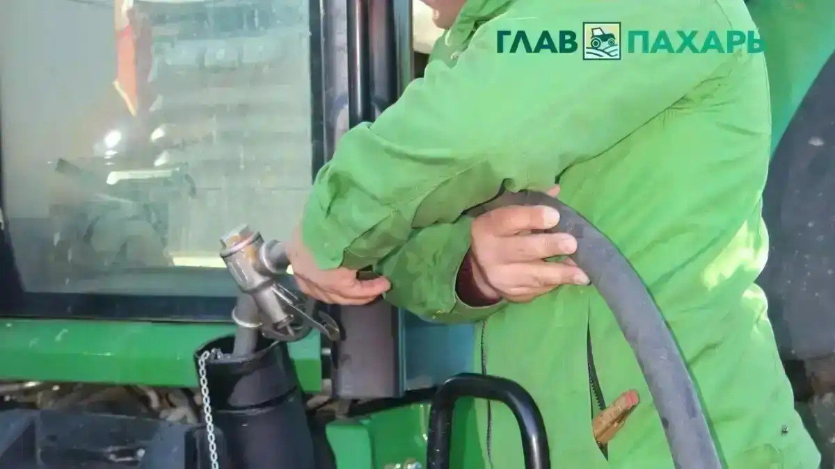 Дефицита топлива у аграриев нет, жалоб в отношении цен на ГСМ — тоже  Об этом заявили в Федеральной антимонопольной службе  ФАС  России.  Подробнее читайте