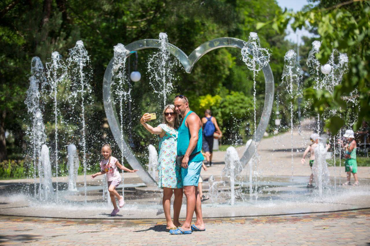 Анапа вошла в ТОП-10 востребованных курортов для отдыха в бархатный сезон  Российский сервис бронирования отелей и квартир "Твил.ру" определил самые популярные направления для поездок в бархатный сезон 2025 года. В очередной раз Анапа в этом списке, причем средняя цена за сутки - 3906 р., средняя продолжительность отдыха при бронировании - 8 ночей.  Готовь осенний отдых летом