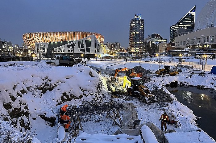 Улицу Куйбышева перекроют почти на полгода в Екатеринбурге Движение транспорта по улице Куйбышева будет закрыто с 1 марта по 1 августа 2026 года Строители ограничат движение транспорта по четной стороне улицы Куйбышева от улицы 8 Марта до улицы Горького Это связано со строительством пешеходного тоннеля под улицей Куйбышева Объезд транспорта на период проведения работ будет производиться по улицам 8 Марта Малышева Розы Люксембург и Декабристов uralweb ru