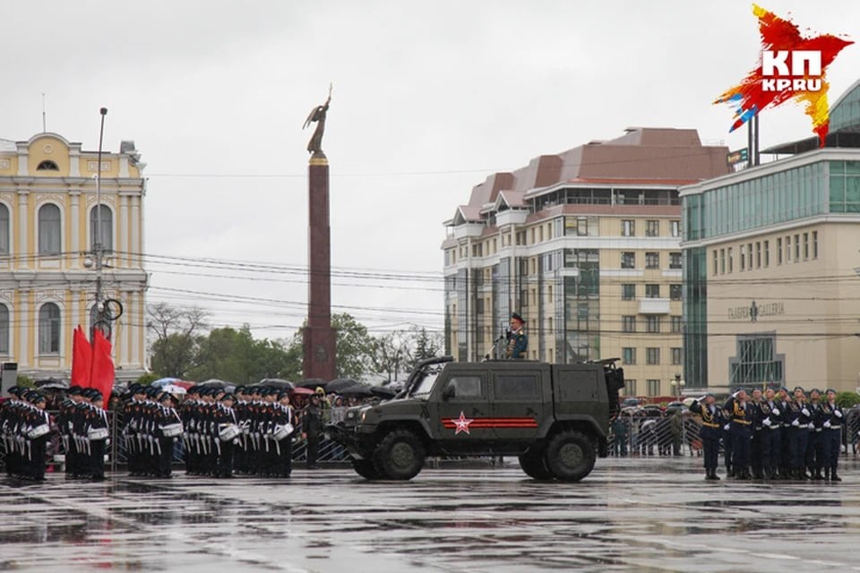 Парады Победы пройдут в шести городах Ставрополья  Их смогут увидеть жители Невинномысска, Георгиевска, Изобильного, Пятигорска и Буденновска. Главный Парад пройдет в Ставрополе при участии гарнизона 49-й войсковой армии. Всего задействуют 49 единиц техники и более 1400 человек. Об этом стало известно на первом заседании по подготовке и проведению в крае празднования 80-й годовщины Великой Победы.  Будут и традиционные акции: «Волонтеры Победы», «Бессмертный полк», «Георгиевская ленточка», выступление детского тысячеголосого хора, автопробеги, международный конкурс патриотической песни «Солдатский конверт», «Сад Победы».