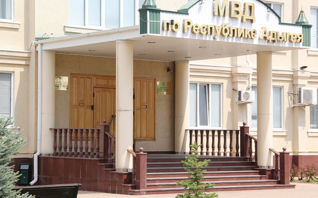 В МВД по Адыгее подвели итоги первого этапа оперативно-профилактической операции «Нелегал-2025».  В июне текущего года на территории Республики Адыгея сотрудниками управления по вопросам миграции регионального МВД проведен очередной этап оперативно-профилактической операции «Нелегал-2025».  Данное мероприятие проводятся полицией Адыгеи для нейтрализации негативных тенденций в миграционной сфере, усиления контроля за миграционными потоками и противодействия правонарушениям в сфере миграции.  В ходе операции сотрудниками УВМ республиканского ведомства выявлено 11 преступлений и 202 административных правонарушения в сфере миграции, в том числе:  - по ст. 18.8 КоАП РФ «Нарушение иностранными гражданами или лицами без гражданства правил въезда в РФ либо режима пребывания  проживания  в РФ» - 109 нарушений;  - по ст. 18.9 КоАП РФ «Нарушение правил пребывания в РФ иностранных граждан и лиц без гражданства» - 80 нарушений;  - по ст. 18.10 КоАП РФ «Незаконное осуществление иностранными гражданами и лицами без гражданства трудовой деятельности в РФ» - 4 нарушения;  - по ст. 18.15 КоАП РФ «Незаконное привлечение к трудовой деятельности в РФ иностранных граждан и лиц без гражданства» - 9 нарушений.  По результатам рассмотрения дел об административных правонарушениях на лиц, привлеченных к административной ответственности, наложено административных штрафов на общую сумму более 500 тысяч рублей.  За время проведения операции в отношении 6 иностранных граждан приняты решения об административном выдворении за пределы Российской Федерации, 16 иностранцам было отказано во въезде в Российскую Федерацию.  Пресс-служба МВД по Республике Адыгея МВД по РА   Подписаться Смотрите нас на Rutub