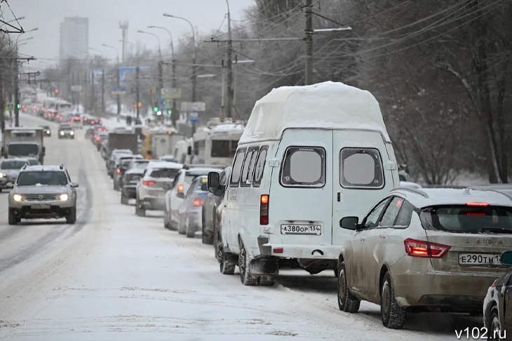 Выше, чем в Волгограде  В Котово с 1 февраля цены в маршрутках поднимут до 40 рублей  В Волгоградской области продолжается рост цен на услуги общественного транспорта. Как сообщает ИА «Высота 102», вслед за Камышином о намерении повысить стоимость проезда заявил и перевозчик, обслуживающий маршруты в Котово. По информации местных жителей, здесь с 1 февраля каждая поездка будет обходиться пассажирам в 40 рублей.   Подробнее