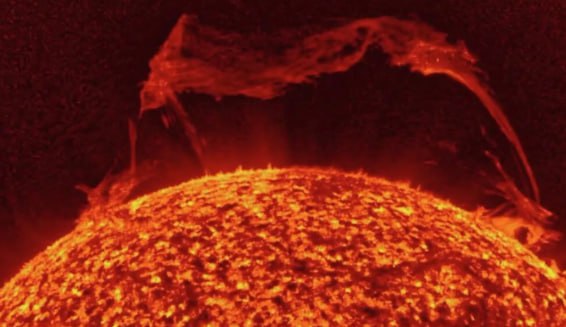 На Землю обрушилась магнитная буря Утром 5 февраля на Земле началась магнитная буря уровня G1 слабая с возможным ростом до G2 G3 в течение суток сообщают ученые из лаборатории солнечной астрономии ИКИ РАН Она продлится до утра 6 февраля с пиком в течение дня Следующе волны будут 9 11 и 13 17 февраля G1 G2 Севкор теперь в MAX Читайте Севкор