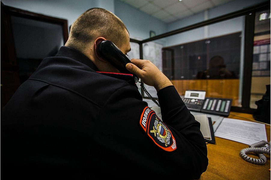 Выселковцев просят помочь в выявлении мест произрастания наркорастений  Первый этап межведомственной комплексной оперативно-профилактической операции «Мак-2025» проходит в районе, сообщили корреспонденту «ВС» в антинаркотической комиссии муниципалитета.  Граждан просят информировать правоохранительные органы и учреждения системы профилактики о незаконном выращивании наркорастений, использовании жилых и нежилых помещений для потребления наркотических средств и других фактах незаконного оборота наркотиков.  Сообщить сведения можно в Отдел МВД по району по телефонам 8 86157 7-32-98, 02  с мобильного телефона 102 , на районный телефон доверия «Антинарко» 8 86157 7-37-99 и в Выселковскую ЦРБ — 8 86157 7-33-51, 8 86157 7-37-47. #событие_вс #антинарко_вс