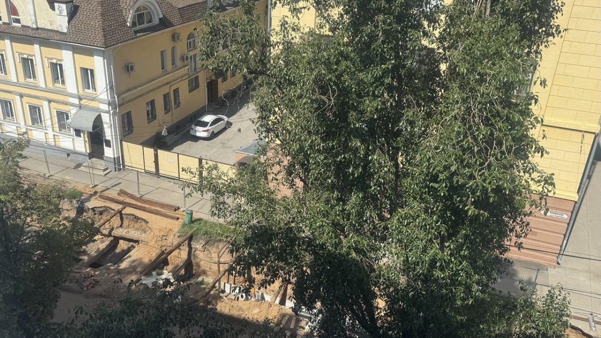 В Самаре отключат горячую воду c 16 по 29 июля Энергетики продолжают подготовку к новому сезону, приводя в порядок теплотрассы. Из-за этого приходится отключать горячее водоснабжение. В период с 16 по 29 июля жителям ряда домов в Самаре будет временно ограничена подача горячей воды в связи с плановыми работами по ремонту тепловых сетей Привокзальной отопительной котельной. Список улиц опубликован на нашем сайте. : ГТРК Самара