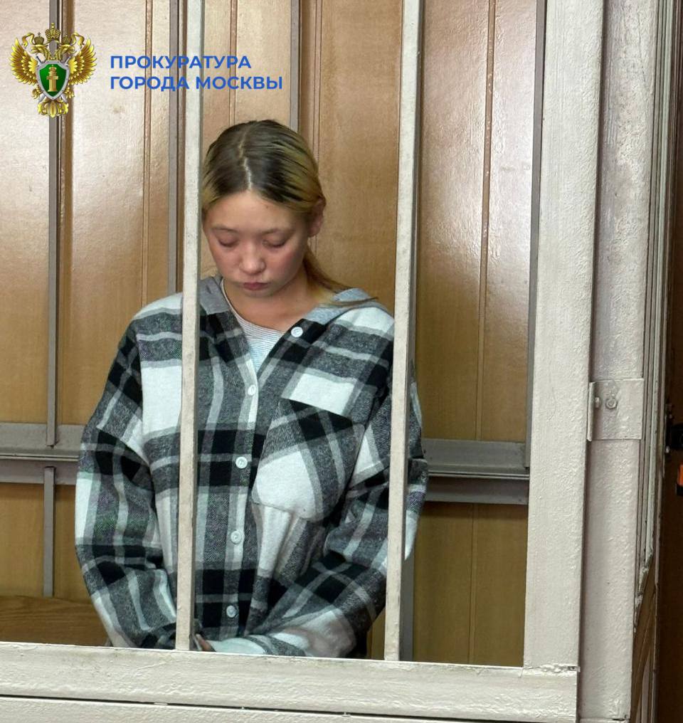 В Москве заключили под стражу 20-летнюю девушку, утопившую свою новорожденную дочь в туалете общежития, сообщили в столичной прокуратуре.  Мать убитой девочки обвиняется по статье 106 УК РФ. По данным следствия, ребенок умер из-за асфиксии в результате утопления. Женщина полностью признала вину.      МАХ  Отправить новость