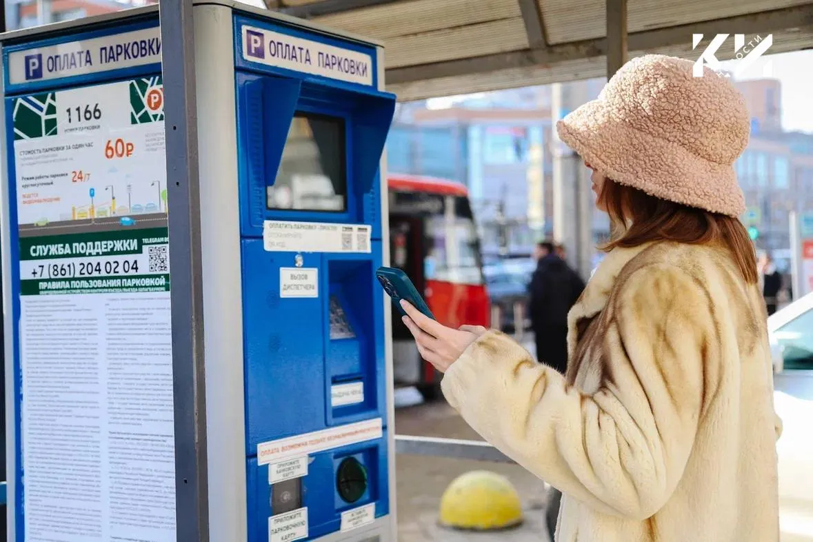 В Краснодаре можно оплачивать парковки через приложение банка Теперь автомобилисты могут оплатить стоянку через приложение СберБанк Онлайн и банкоматы СберБанка до 23 59 следующего дня после парковки  Новый способ оплаты позволяет сначала завершить парковку а затем оплатить фактическое время стоянки Это делает использование муниципальных парковок более удобным и помогает избежать возможных ограничений в работе мобильной связи сообщили в департаменте транспорта и дорожного хозяйства администрации Краснодара В случае проблем с оплатой водители могут обратиться на круглосуточную горячую линию по телефону 8 861 204 02 04 Зависает Telegram Переходите в МАХ