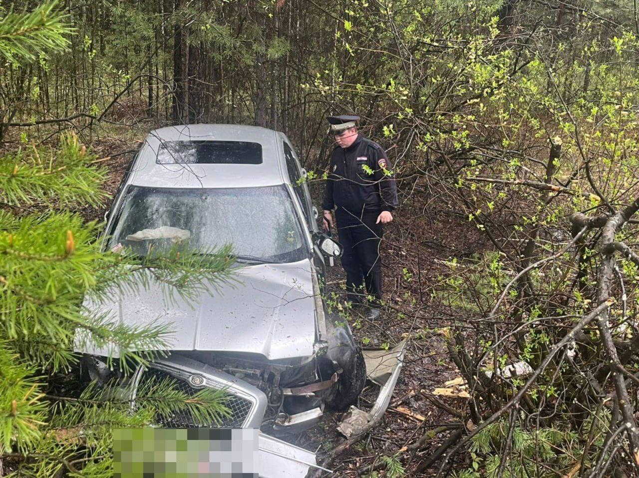 В Новоасбесте подросток, с разрешения матери, села за руль, переволновалась, не справилась с управлением и врезалась в дерево. В результате мать и 15-летняя дочь получили несколько переломов и были госпитализированы. Женщину оштрафовали за непристегнутый ремень. Оказалось, что ранее она уже привлекалась за ненадлежащее воспитание своего ребёнка. Подписаться Новости Екатеринбурга