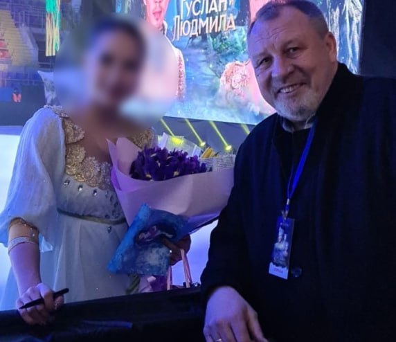 В Воронеже арестовали директора ЧОП за мошенничество на 96 млн По данным собственного источника, речь о Борисе Бакаеве. Он является гендиректором компании «Экономическая безопасность – Гарант». С 2022-го по 2025-й мужчина заключил договор с ВГУ на охранные услуги. Позже оказалось, что Бакаев отправлял на работу тех, у кого даже не было удостоверения и личной карточки частного охранника. Гендиректор выдавал сотрудникам фирменную одежду, организовывал ведение документации, а также подготавливал для ВГУ документы с ложными сведениями об оказании охранных услуг. Бориса Бакаева отправили в СИЗО на 2 месяца.
