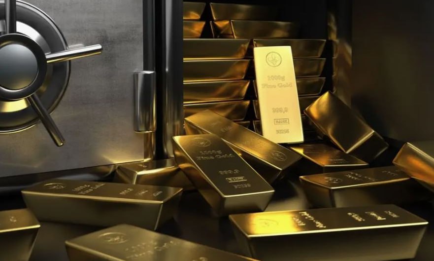 Активы банков в драгметаллах выросли почти в два раза На начало декабря объем драгоценных металлов и камней в активах банковского сектора достиг 607 млрд рублей следует из данных ЦБ В 2024 м показатель даже упал с 425 млрд до 325 млрд рублей При этом физические объемы золота в запасах финансовых организаций тоже практически удвоились до 6 3 т Основной причиной изменения тренда стало резкое подорожание драгоценных металлов прежде всего золота отмечают эксперты По итогам 2025 года его цена увеличилась на рекордные 65 Дополнительным фактором стал рост инвестиционного спроса В основном прибыль от инвестиций в золото в 2026 году принесет ослабление рубля считают эксперты За счет этого российские инвесторы смогут получить около 35 40 fatcat18