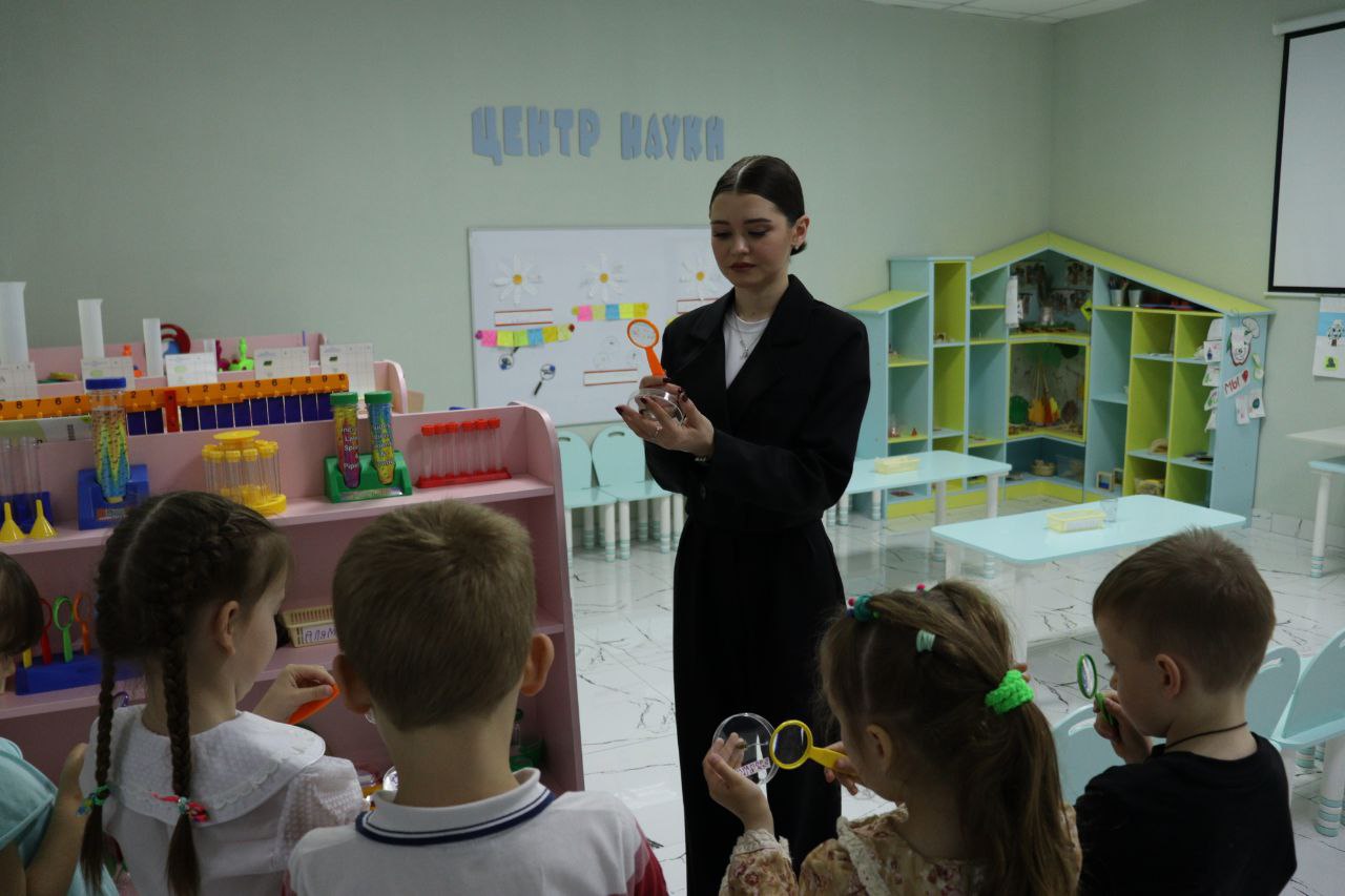 В Краснодарском крае открывают новые кластеры «Профессионалитета» Об этом в своих соцсетях рассказала вице-губернатор региона Анна Минькова. – Уже на следующей неделе заканчивается приемная кампания в краевые учреждения СПО. У выпускников школ еще есть шанс подать документы на программы «Профессионалитета». В регионе создано девять кластеров на базе 38 колледжей и техникумов. Один из них – «СтройИнновации». В этом году он впервые принимает студентов, – написала Анна Минькова.