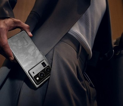 TECNO представила пару складных смартфонов — Phantom V Fold2 и Phantom V Flip2  Компания TECNO объявила о скором начале продаж второго поколения складных смартфонов из серии Phantom V. По сравнению с предшественниками модели Phantom V Fold2 и Phantom V Flip2 имеют обновленный дизайн, усовершенствованные шарниры и более продвинутые фотокамеры.  Читать далее