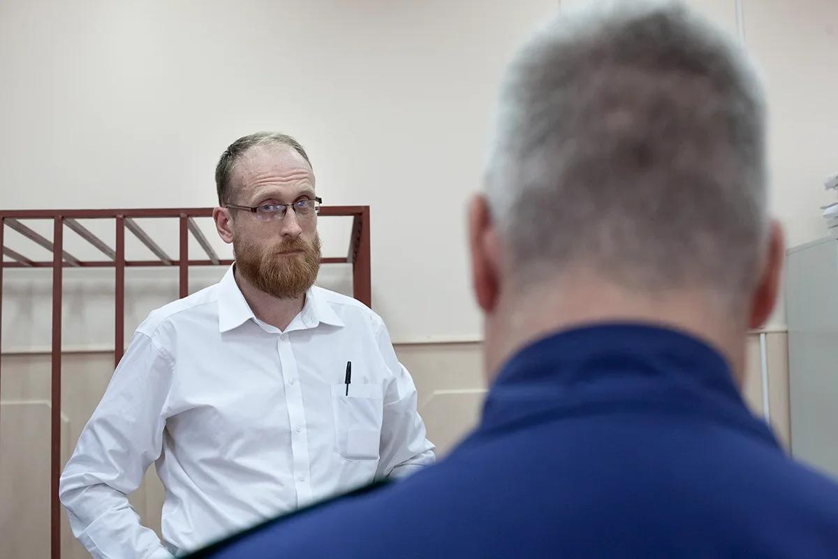 Сооснователя «Диссернета» Андрея Заякина заочно приговорили к пяти годам заключения Заякина признали виновным в финансировании деятельности экстремистской организации из-за доната ФБК. Вину он признать отказался Фото: «Новая газета» «Фонд борьбы с коррупцией» ФБК признан экстремистской организацией и запрещен на территории России, Андрей Заякин признан иноагентом