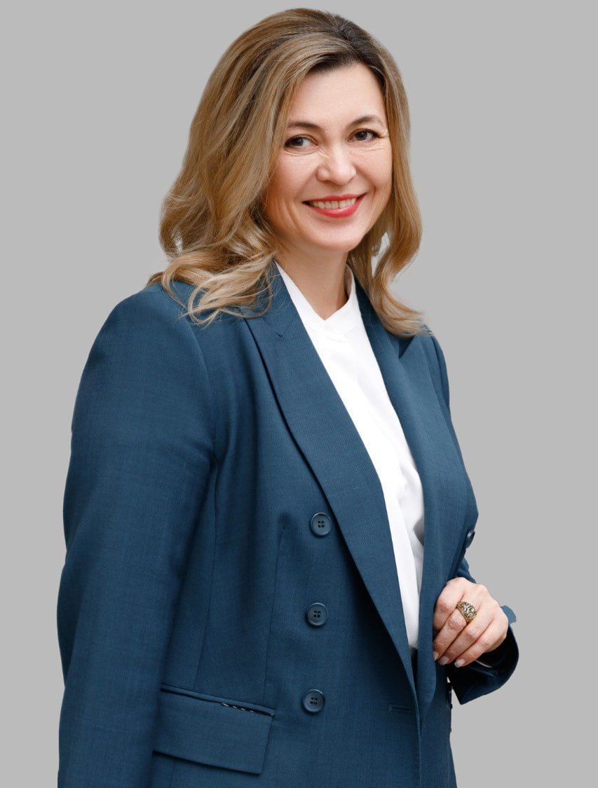 На автозаводе Москвич новый гендиректор С 8 ноября предприятием руководит Елена Фролова которая в разные годы работала на ВАЗе в структурах группы Соллерс и на КАМАЗе Прежний гендиректор Москвича Ханс Петер Мозер ушел с Москвича на другие проекты