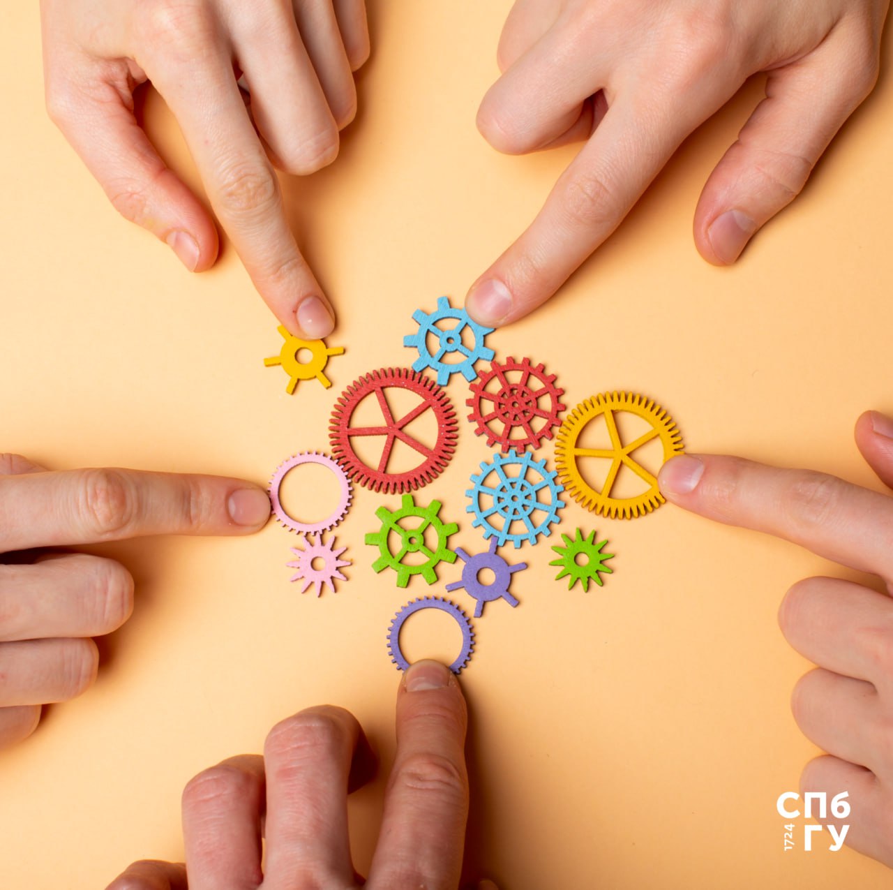 Мы активно участвовали в Петербургском международном научно образовательном салоне ключевом событии для вузов исследовательских центров и будущих абитуриентов страны Именно там прошло открытие новой учебной клиники Центра межкультурной адаптации и отраслевого перевода СПбГУ Наши студенты получают уникальную возможность практиковать знания в реальных проектах помогать различным международным структурам и организациям В Университете функционирует более 20 клиник формирующих лучших специалистов для российского и мирового рынка труда Подробнее о последних новостях Университета в отчёте о ректорском совещании Подписаться на СПбГУ MAX ВК