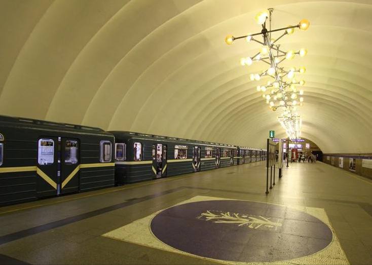 Метро Озерки закроют в 2026 году Специалисты уже завершают проект капитального ремонта вестибюля рассказал начальник метрополитена Евгений Козин телеканалу 78 Напомним на данный момент в Петербурге уже закрыты из за ремонта две другие станции синей Московско Петроградской линии Парк Победы и Фрунзенская Также в перспективе реконструкция ждёт Площадь Восстания 2 и Гражданский проспект Однако работы запланированы не в ближайшее время подчеркнул Козин Евгений Иванов ДП Подписаться на ДП в Telegram MAX