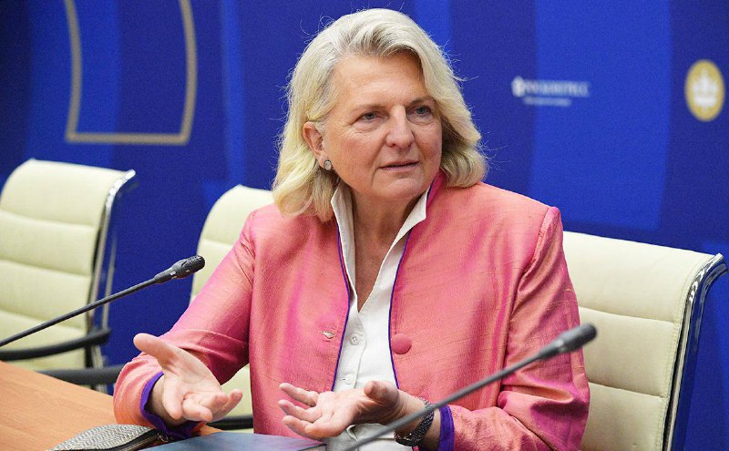 Россия имеет право наложить вето на вступление Австрии в НАТО - экс-глава МИД Австрии  "Россия как преемница СССР, одной из держав, подписавших договор о суверенитете Австрии, имеет право не допустить вступления страны в НАТО", заявила бывший министр иностранных дел Австрии Карин Кнайсль