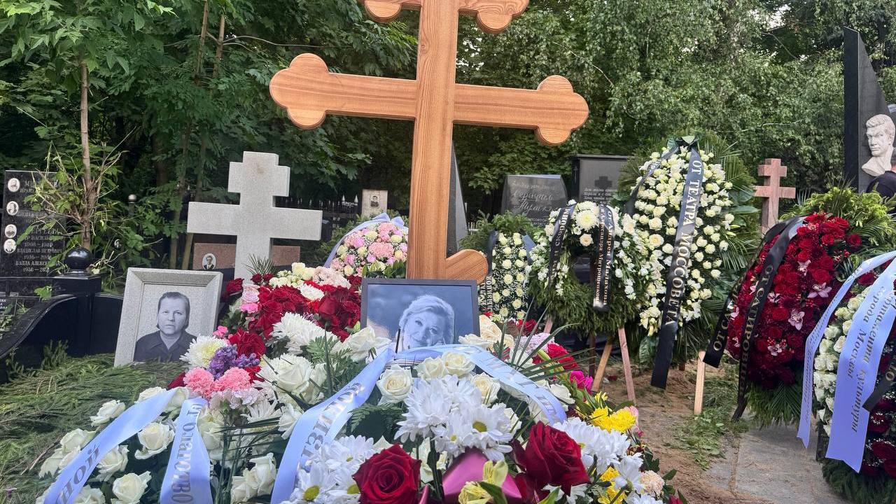 Валентину Талызину сегодня похоронили в Москве. Для неё было подготовлено место на Ваганьковском кладбище — недалеко от могил Игоря Талькова и Льва Яшина. Актриса скончалась в возрасте 90 лет из-за онкологии.