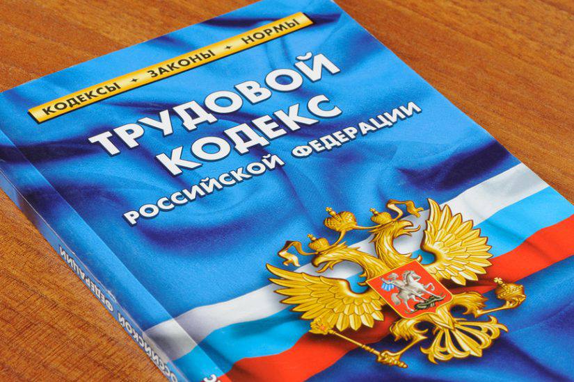 В Хабаровске после вмешательства прокуратуры восстановлены трудовые права бывшего работника   Прокуратура Индустриального района г. Хабаровска провела проверку по обращению бывшего работника организации о нарушении трудового законодательства.   Установлено, что после расторжения с заявителем трудового договора работодателем не произведен окончательный расчет. Сумма задолженности составила более 420 тыс. рублей.    С целью устранения выявленных нарушений прокурор внес представление руководителю организации, инициировано привлечение работодателя к административной ответственности по ч. 6 ст. 5.27 КоАП РФ  нарушение трудового законодательства .    После вмешательства надзорного ведомства нарушения устранены, бывшему работнику выплачена задолженность по заработной плате, а также компенсация за задержку выплат в общей сумме свыше 560 тыс. рублей.