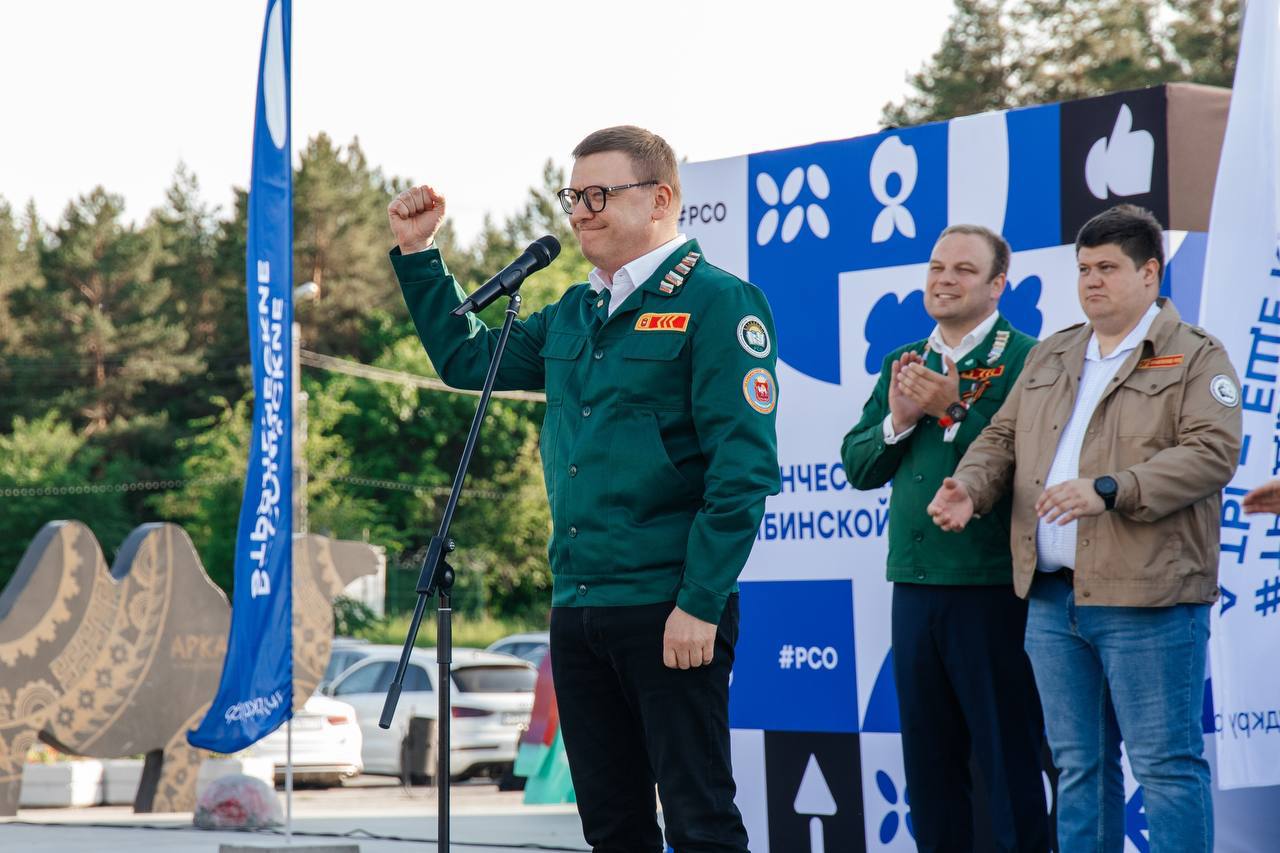 С праздником студентов поздравил губернатор Челябинской области Алексей Текслер В поздравлении глава региона отметил что сегодня в области созданы все условия для рождения и воплощения лучших идей Это пора свободы смелых экспериментов и друзей на всю жизнь Не бойтесь пробовать искать себя ошибаться и начинать снова Мы хотим чтобы ваши энергия и таланты нашли применение здесь в Челябинской области Здесь мы создаем среду где можно погрузиться с головой в науку творчество или спорт Строим современный межуниверситетский кампус совместно с ведущими предприятиями открываем лаборатории развиваем студенческие инициативы написал Алексей Текслер в своем телеграм канале   Подписаться на chelkp Мы в MAX