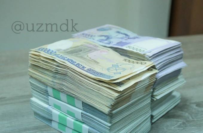 В Узбекистане увеличат зарплаты, пенсии, пособия и стипендии на 10% Министр экономики и финансов Джамшид Кучкаров сообщил, что подписан новый указ Президента, согласно которому заработная плата сотрудников государственных организаций будет увеличена ещё на 10%. Подпишитесь и следите за актуальными новостями на нашем канале