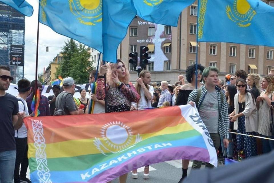 В Вильнюсе состоится протест против анти ЛГБТ законов Казахстана Основная цель мероприятия выразить несогласие с поправками которые запрещают пропаганду педофилии и или нетрадиционной сексуальной ориентации сообщают организаторы Кроме того они призывают правительство Литвы осудить действия Казахстана и предоставить убежище местным активистам ЛГБТ движение признано экстремистским и запрещено в России