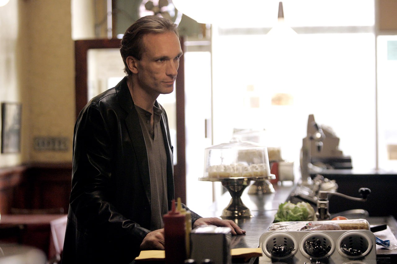 Американский актер Питер Грин скончался в возрасте 60 лет сообщает The New York Post со ссылкой на его менеджера Актера нашли мертвым в его квартире в Нью Йорке Причина смерти не сообщается но по предварительной информации не носила криминального характера Грин сыграл в таких картинах Криминальное чтиво Маска Подозрительные лица В осаде 2 Тренировочный день и других В январе он должен был начать съемки картины Маскоты вместе с Микки Рурком Фото Mary Evans AF Archive Nbc ТАСС interfaxonline