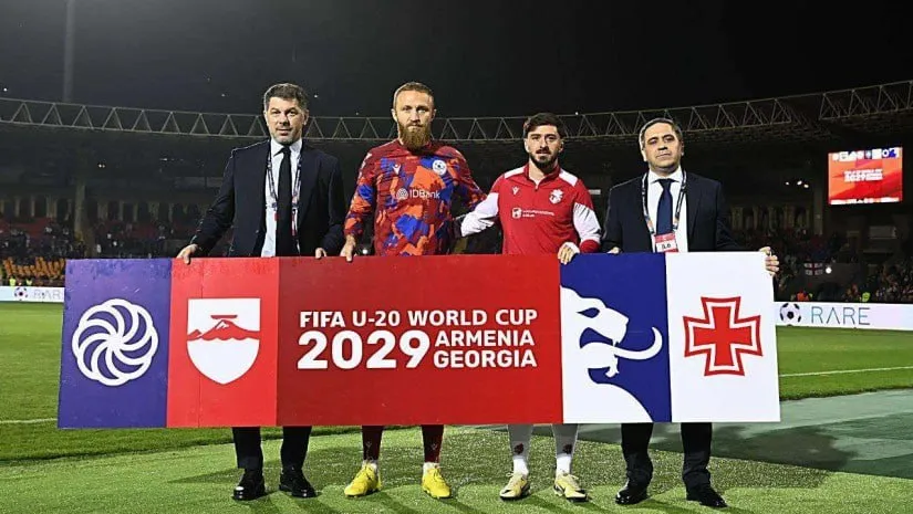 Грузия и Армения примут чемпионат мира по футболу U20 в 2029 году Впервые в истории страна примет турнир такого уровня под эгидой FIFA Соседние государства подали совместную заявку в марте прошлого года Это действительно знаковое событие Для наших стран и футбола это очень важный турнир и я рад что нам предстоит работать над этим проектом вместе Поздравляю всех болельщиков и уверен этот турнир оставит такой же след для развития нашего футбола как и предыдущие международные турниры сказал президент Федерации футбола Леван Кобиашвили  Ранее Грузия принимала молодежные чемпионаты Европы U19 2017 и U21 2023 Sputnik Грузия Telegram Сайт VK OK Дзен MAX