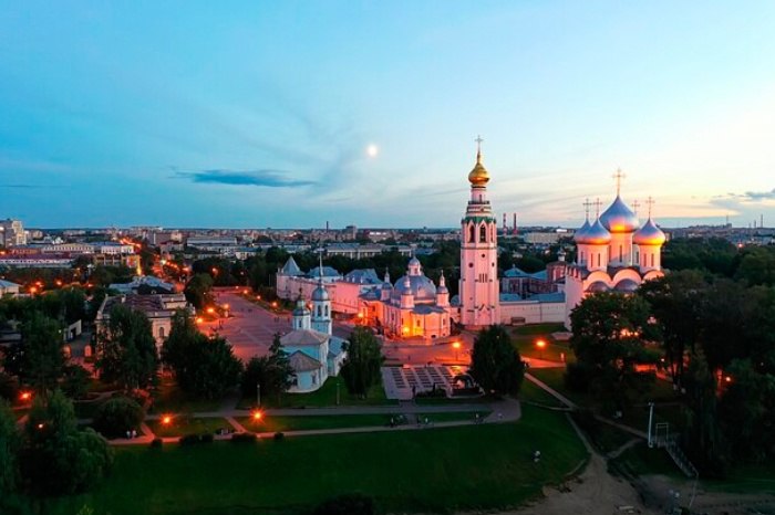 Вологда вышла в финал конкурса «Культурная столица 2027 года».  Ей будут противостоять Калуга, Новосибирск, Рязань, Сочи, Ставрополь, Ульяновск и Челябинск, которые тоже стали финалистами.  14 декабря в Москве Вологде предстоит защитить программу своего культурного развития и провести самопрезентацию.