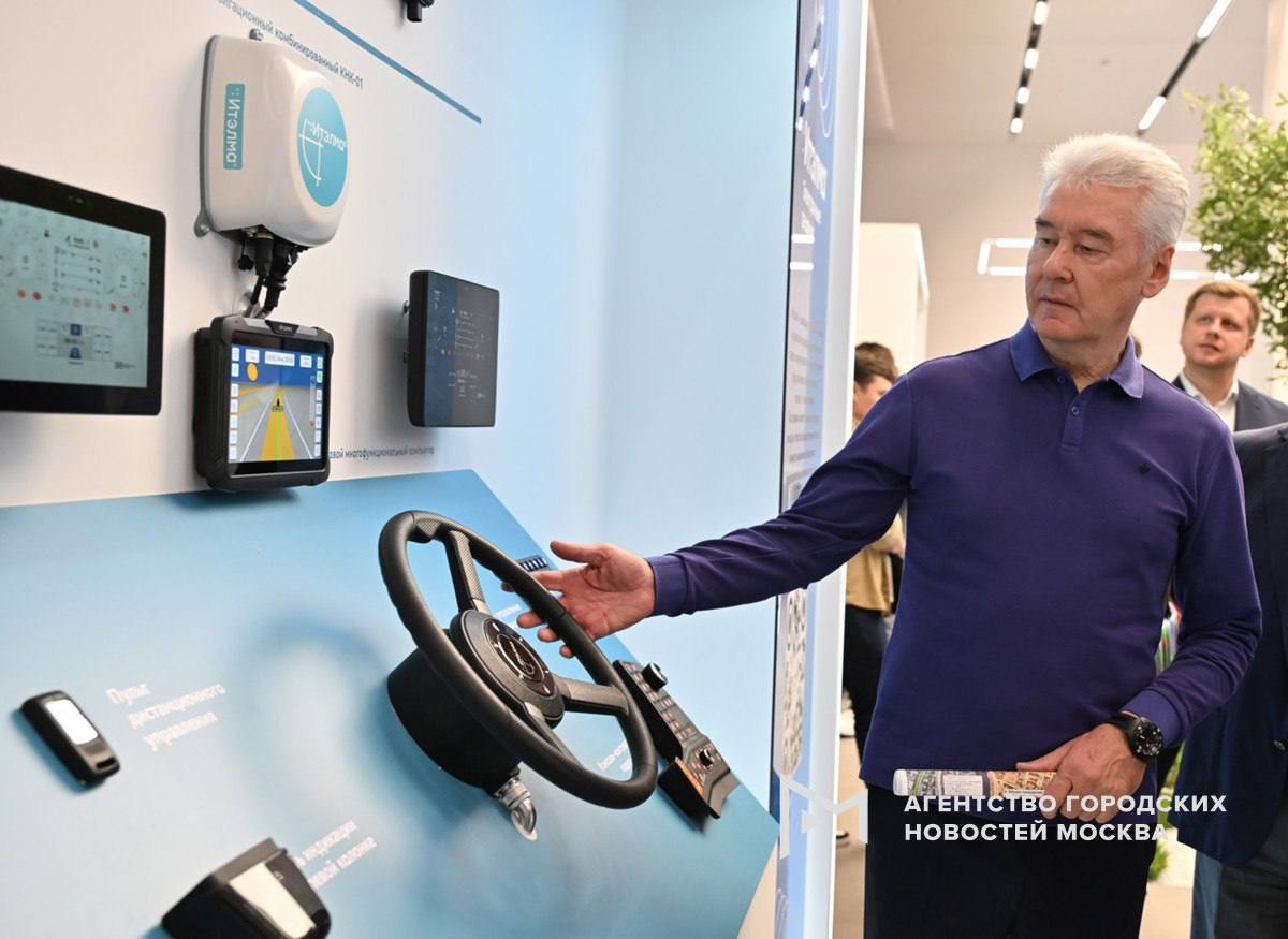 Сергей Собянин объявил о начале приема заявок на седьмой конкурс инновационных разработок Новатор Москвы Конкурс проходит в трех номинациях Проект будущего для разработок на ранней стадии Меняющие реальность для готовых прототипов с продуманной бизнес моделью Лидеры инноваций для команд с готовым продуктом выручкой и зарегистрированным юрлицом В каждой номинации шесть ключевых для города направлений Мэр отметил что победители получат на развитие проектов до 1 5 млн руб До 5 мая принимаются заявки от ученых разработчиков и технологических предпринимателей от 14 лет индивидуально или в командах до пяти человек Подпишись на Агентство Москва Мы в МАХ