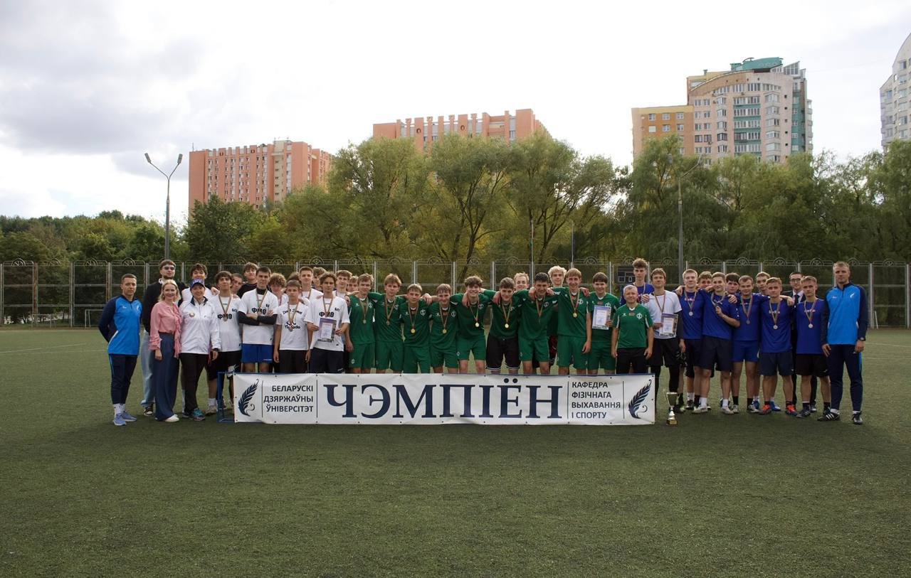 Спортивные новости БГУ за неделю Сборная команда БГУ приняла участие в Республиканском туристском слете студентов Республиканской универсиады 2025 Студент юридического факультета Абубакар Хаслаханов завоевал ряд наград на международных турнирах Первые трофеи завоевали первокурсники университета на турнире по мини футболу