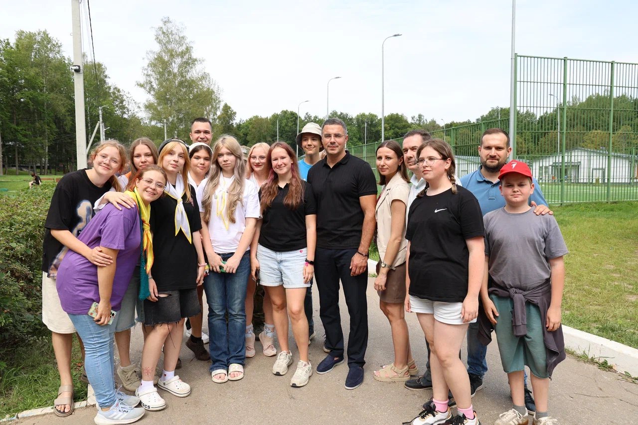 Алексей Эрк и депутаты побывали в детских лагерях в рамках акции "Патриоты земли Тульской"     Глава города Тулы Алексей Эрк, первый заместитель председателя Тульской городской Думы Анастасия Дементьева, заместитель председателя гордумы Борис Воловатов, руководитель центра «Герой 71», депутат гордумы Елена Шмелева, депутаты Надежда Козьякова, Олеся Филина, Иван Сычев, Павел Астафьев, Никита Чусов побывали в детских оздоровительных лагерях и познакомились с организацией летнего отдыха, пообщались с ребятами.  ↗  Прислать новость   Подписаться